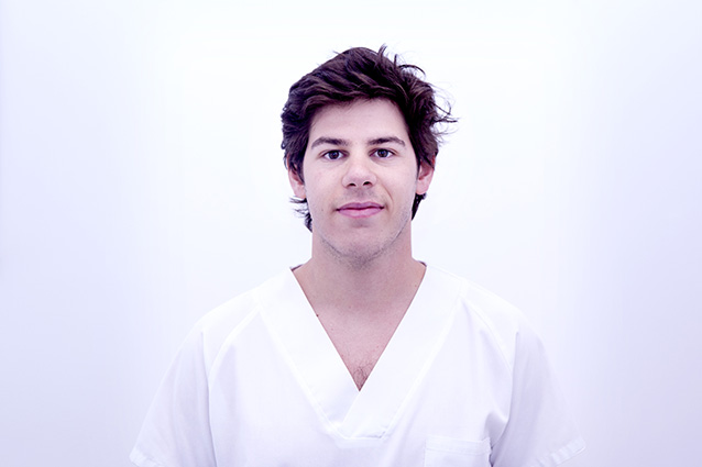 Doctor dentista Yuste odontología clínica dental Barroso leganés